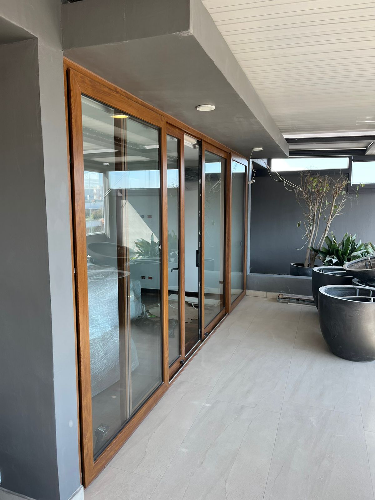 Proyecto ventanas PVC folio nogal